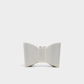 Dressboww in White Overflow -