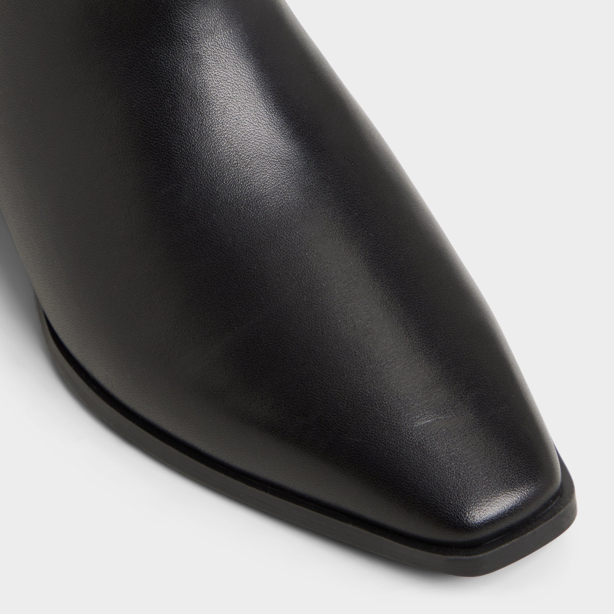 Raneldar in Black - Chelsea boot, Block heel