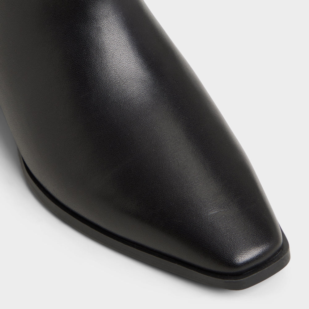 Raneldar in Black - Chelsea boot, Block heel