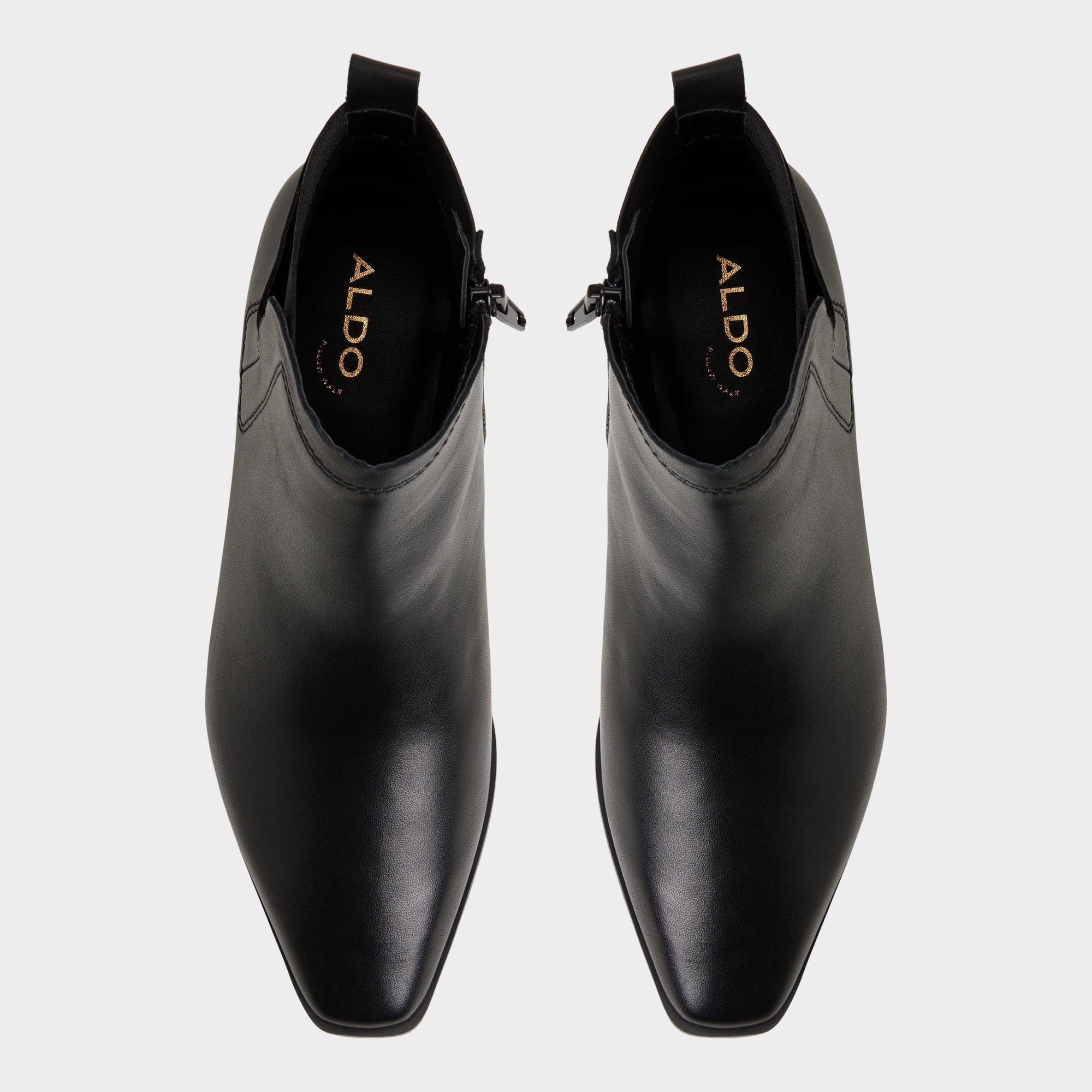 Raneldar in Black - Chelsea boot, Block heel