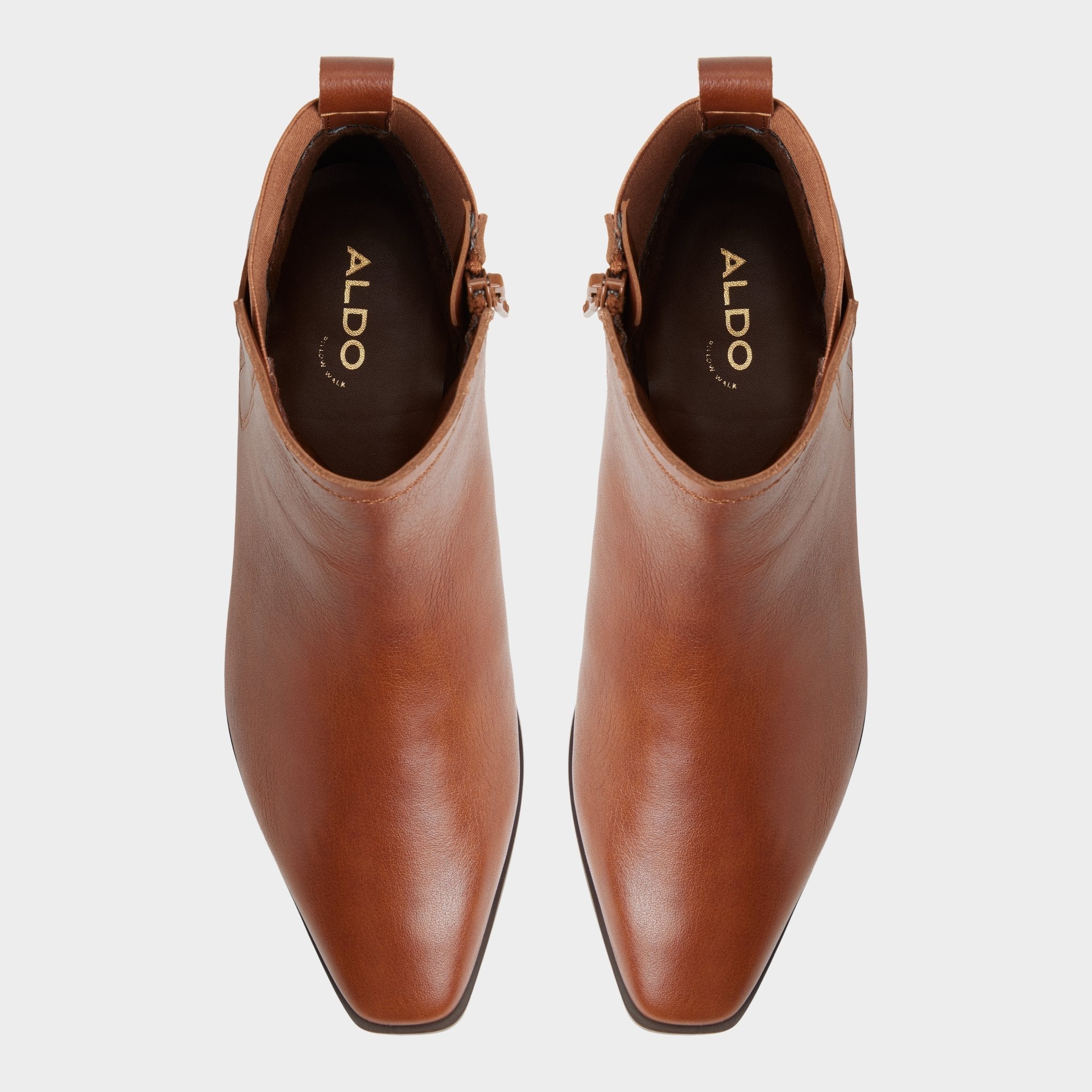 Raneldar in Medium Brown - Chelsea boot, Block heel