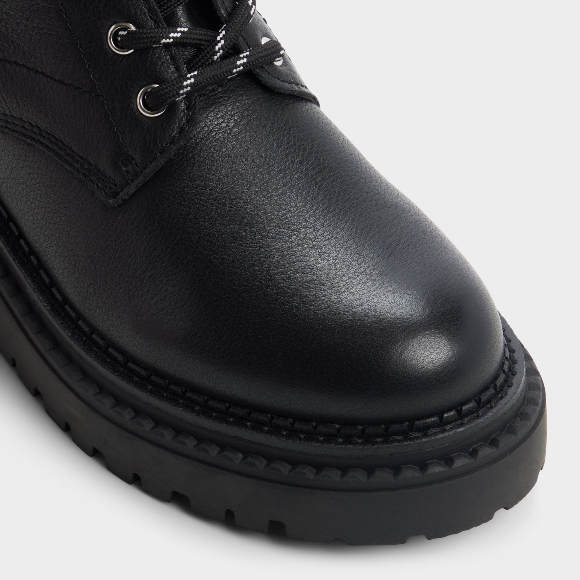 Lewellan in Black - Hiking boot, Lug sole