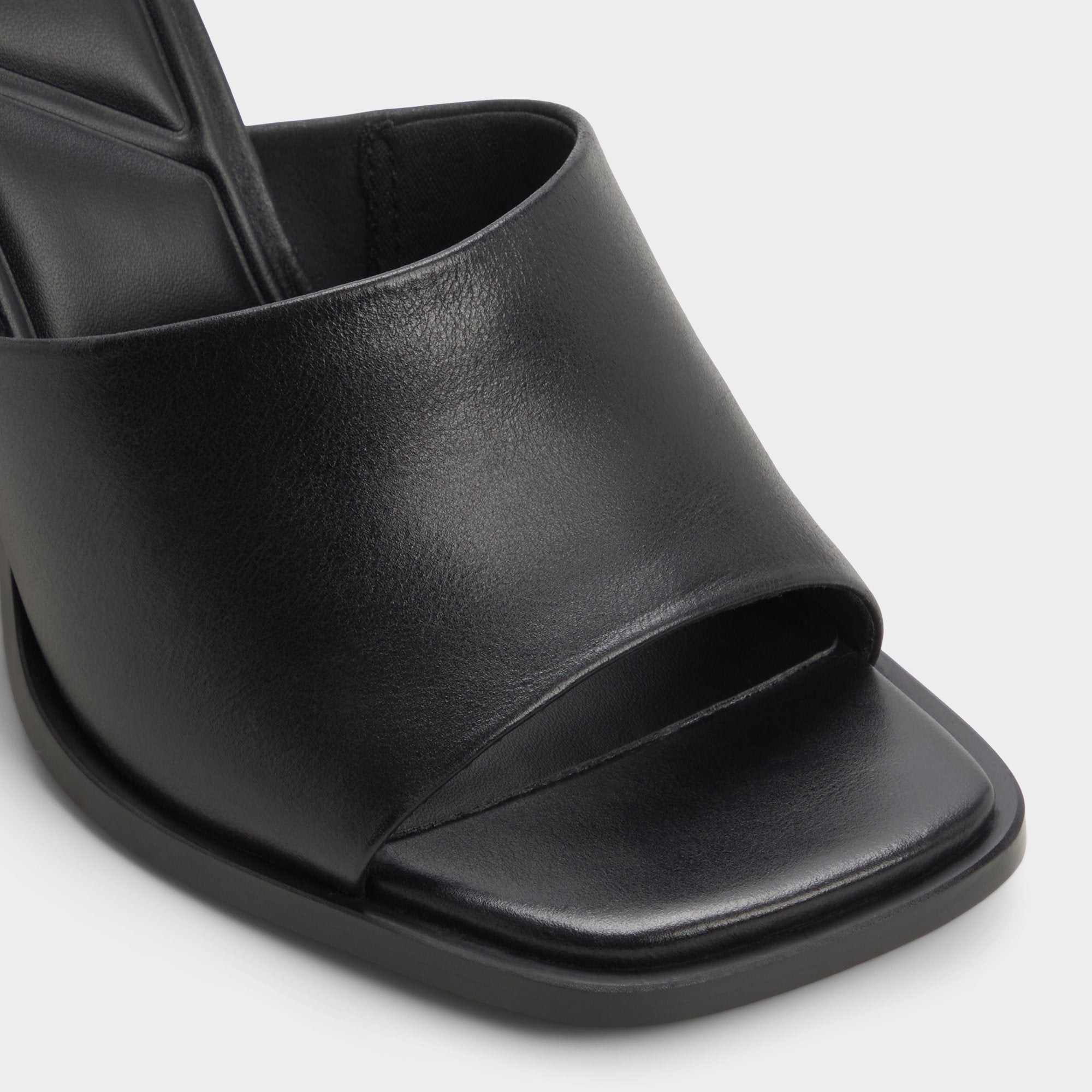 Re in Sophia Black - Heeled mule, Block heel