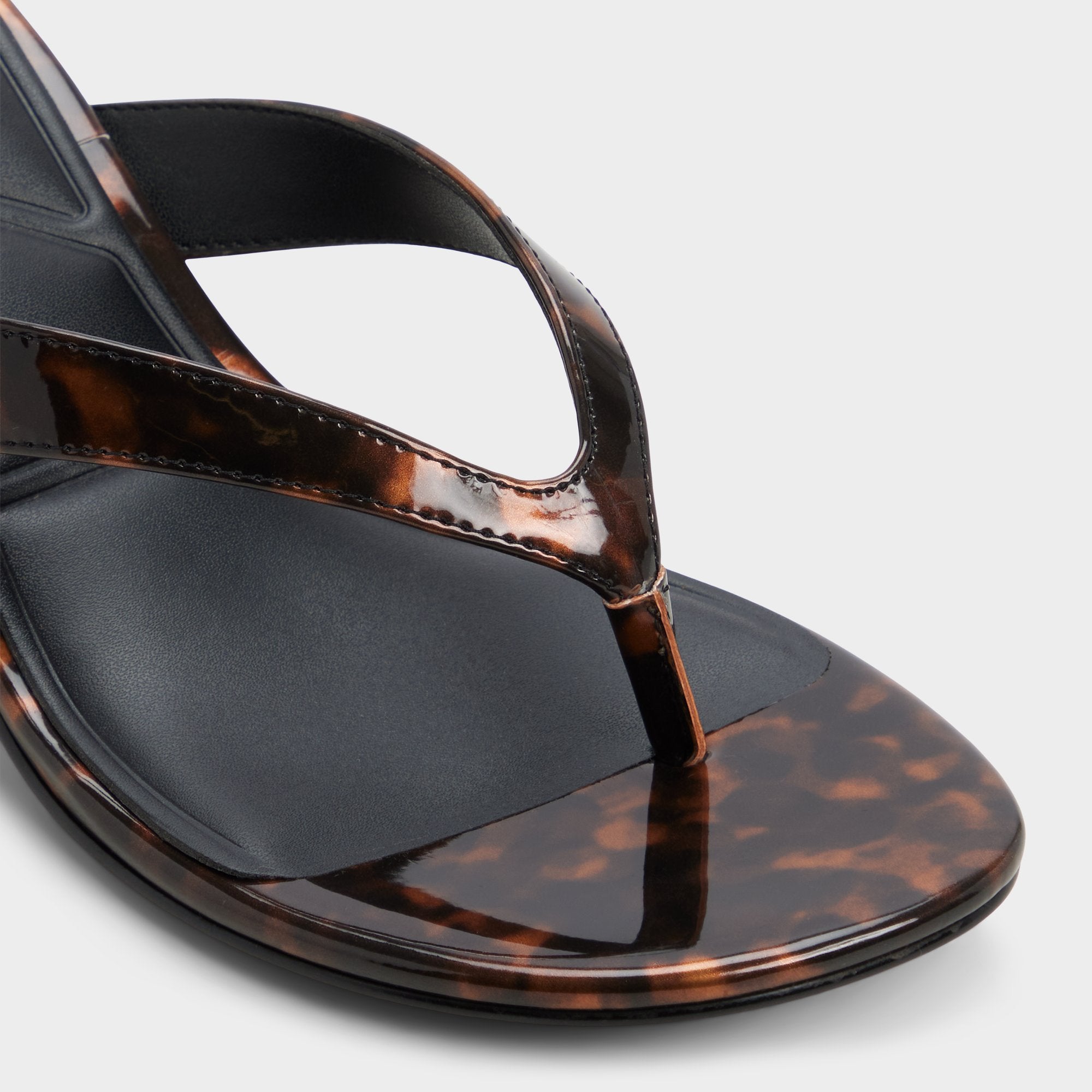 Jump in Open Brown - Heeled flip flop, Kitten heel