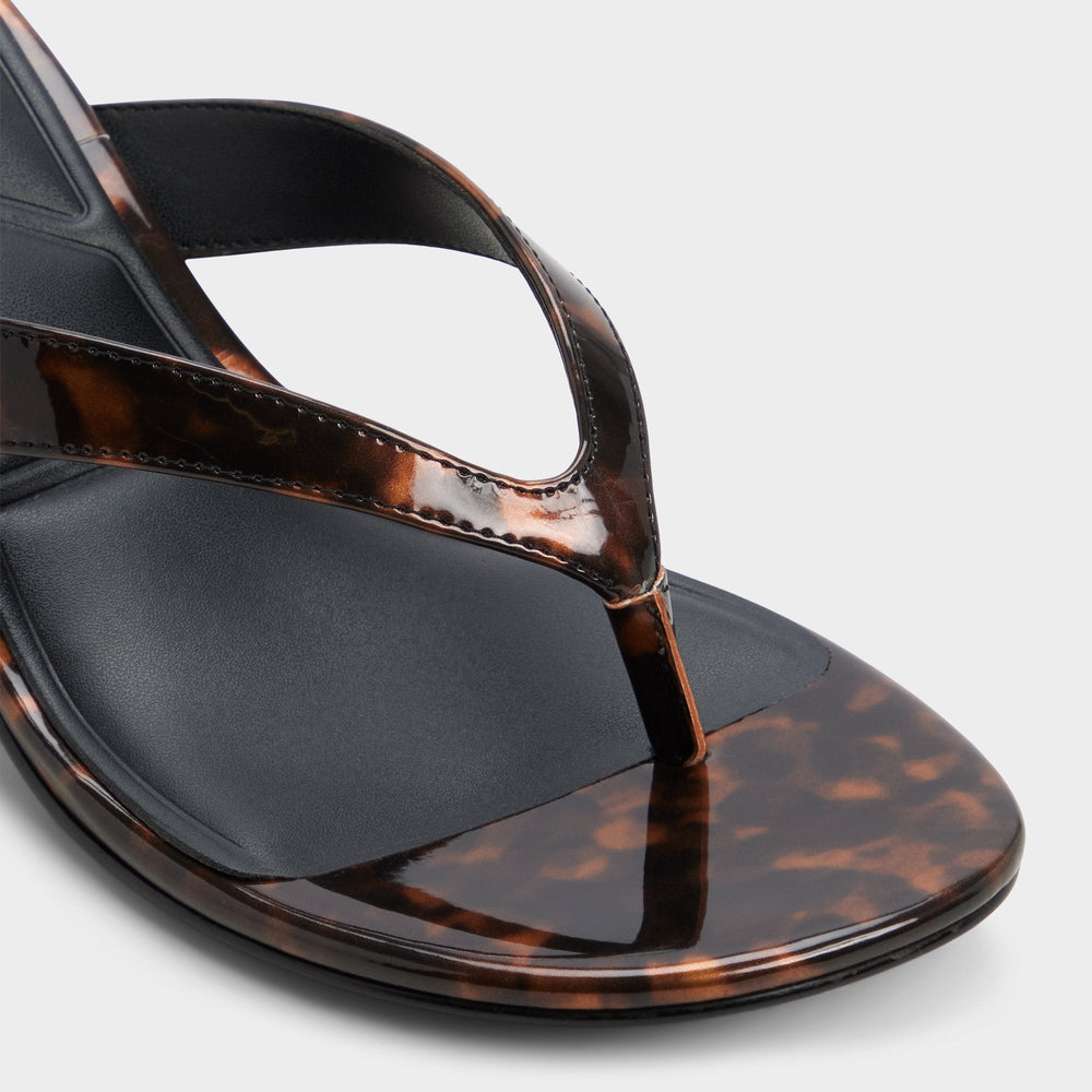 Jump in Open Brown - Heeled flip flop, Kitten heel