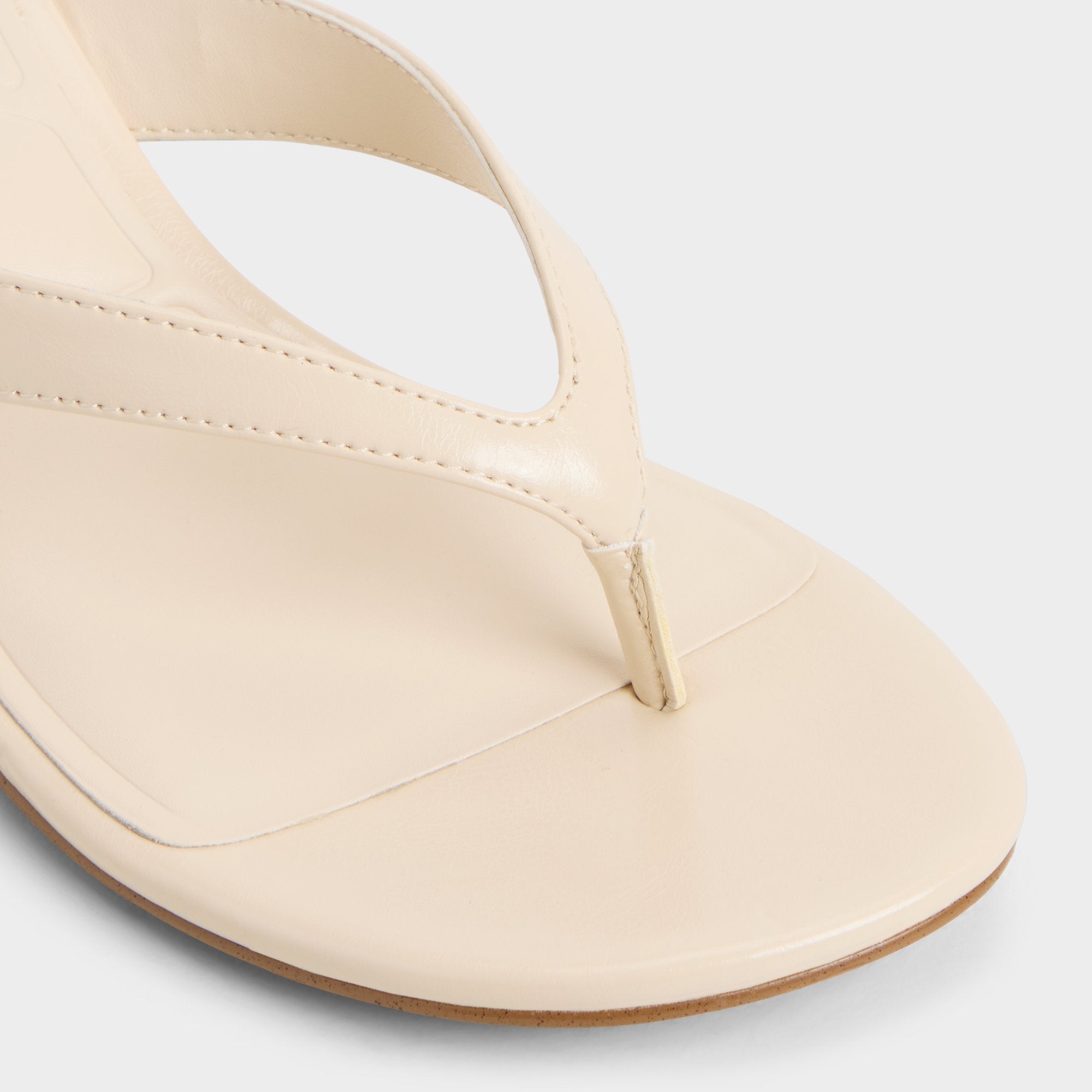 Jump in Cream - Heeled flip flop, Kitten heel