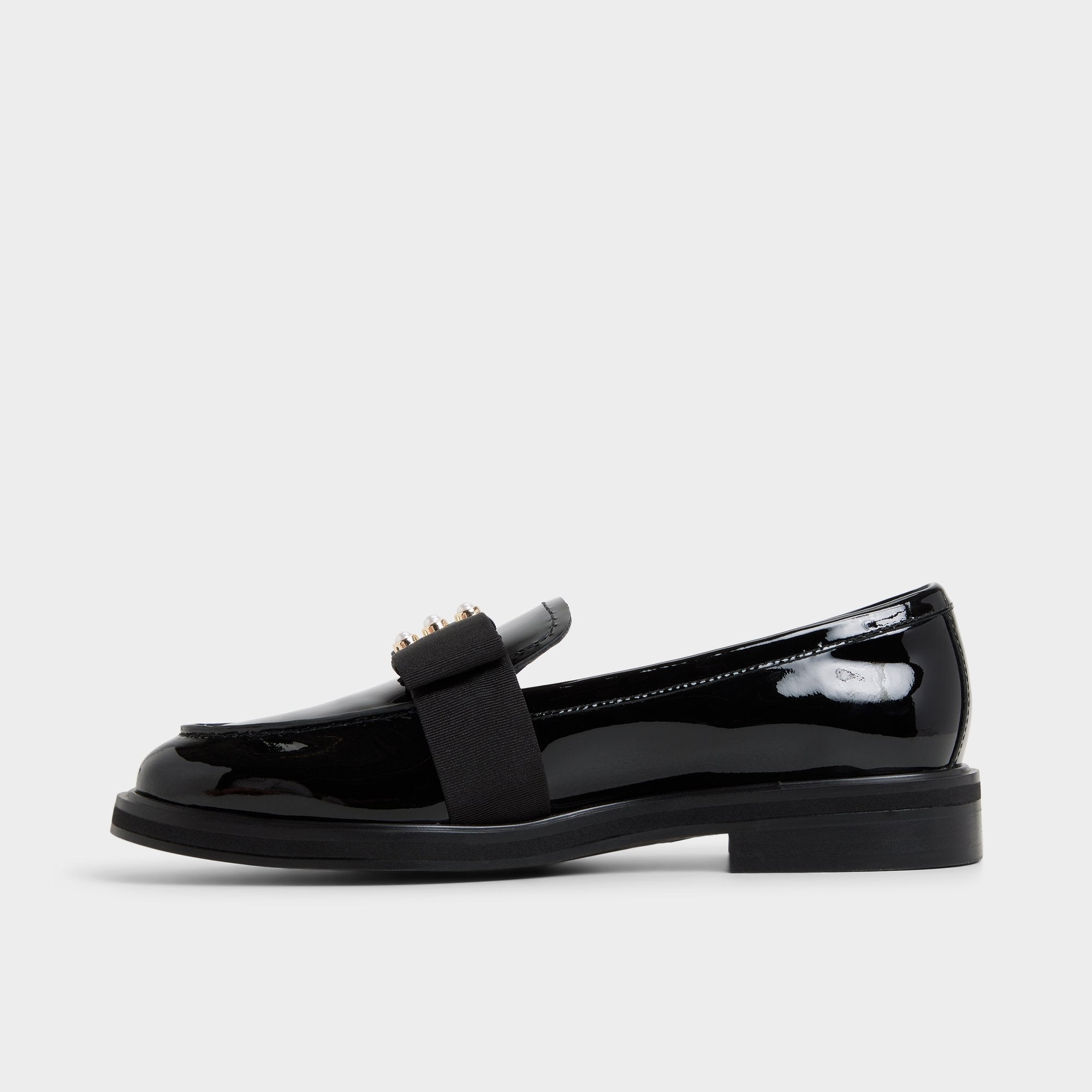 Bissom in Black - Loafer, Block heel