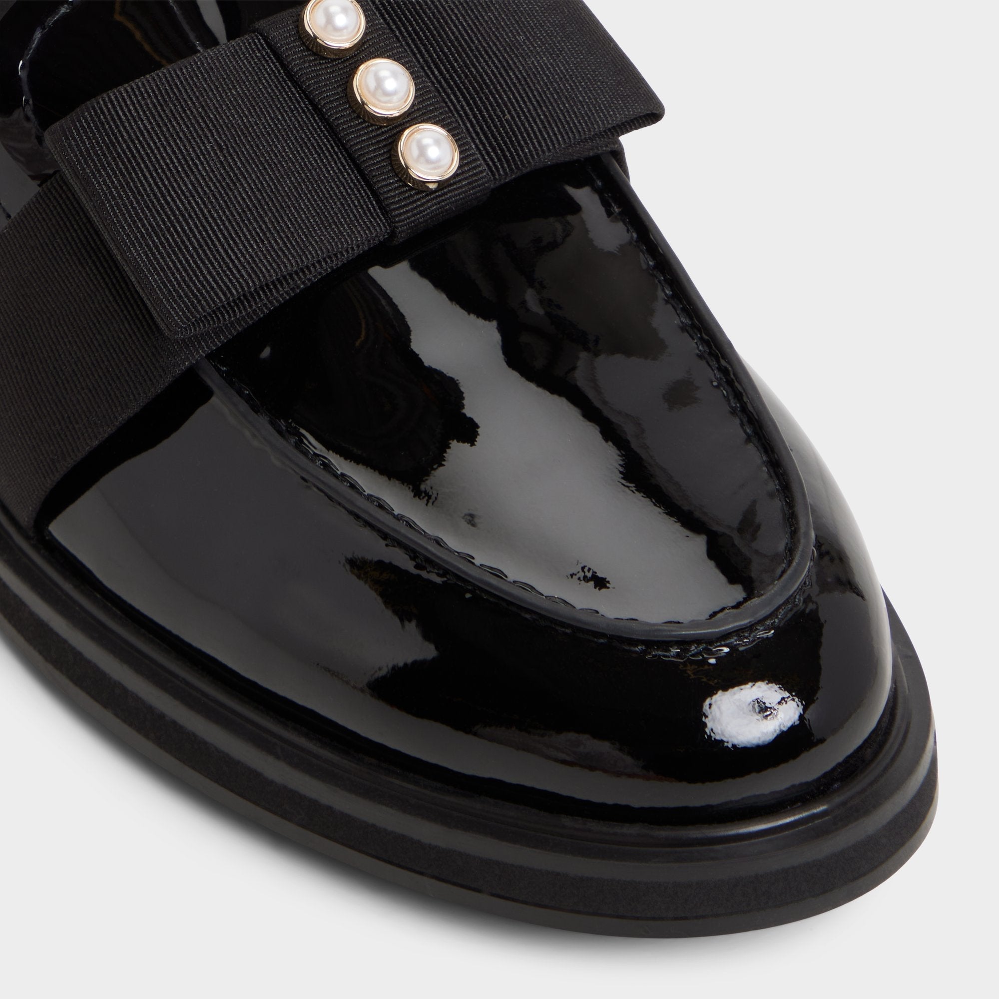 Bissom in Black - Loafer, Block heel