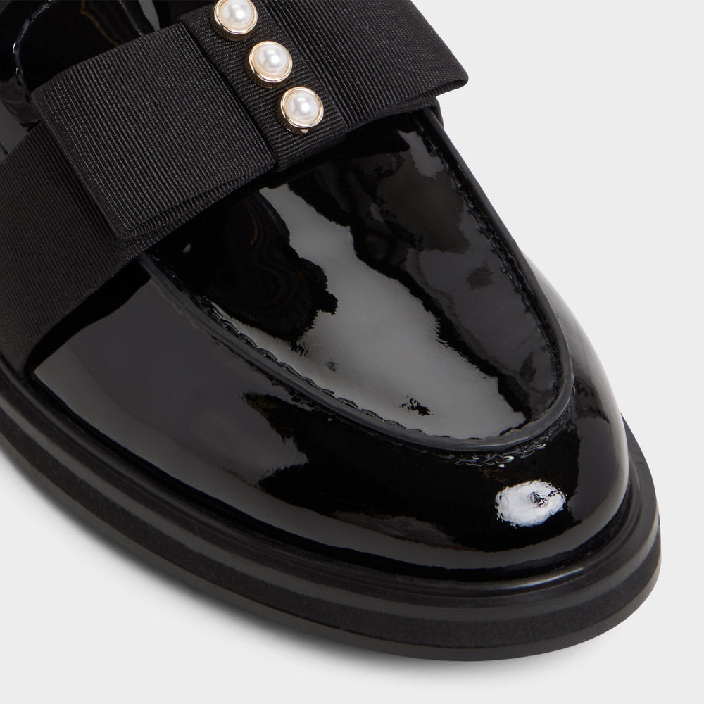 Bissom in Black - Loafer, Block heel