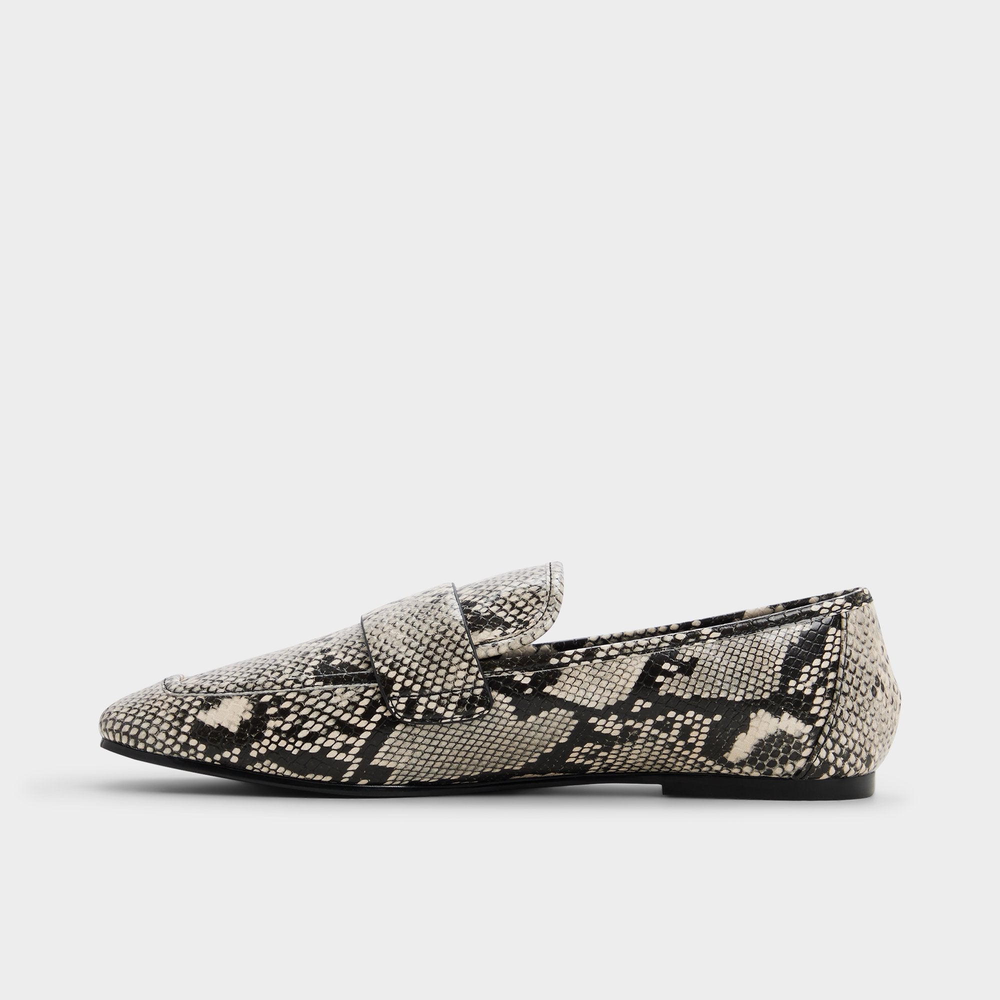 Bellamyy Black/White Women's Loafers & Oxfords - Loafer