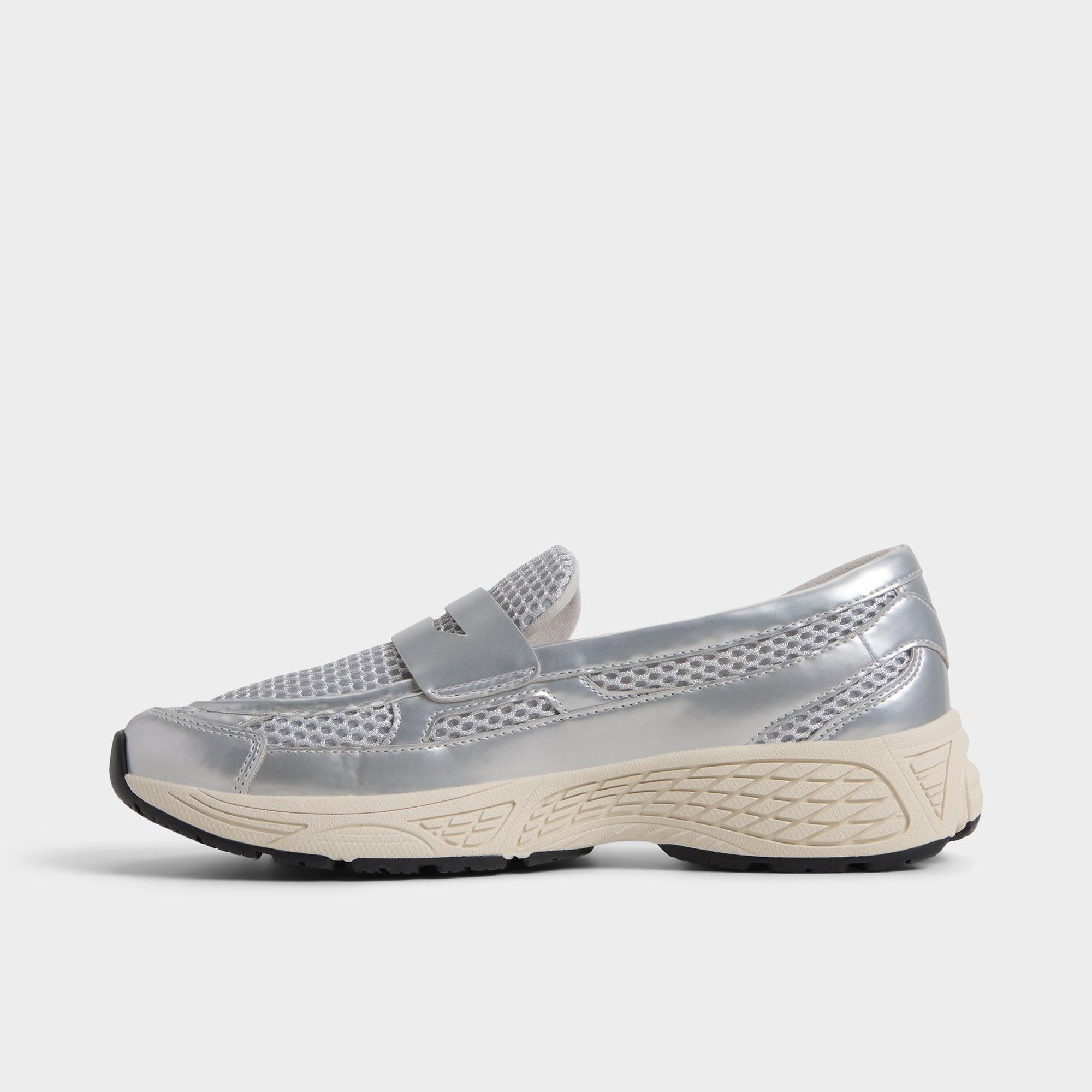 Loffy in Silver - Loafer, Jogger sole