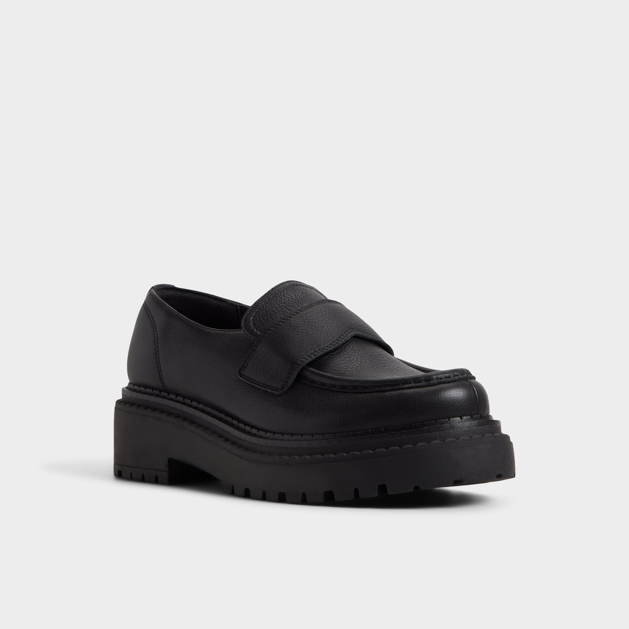 Miravella in Black - Loafer, Lug sole