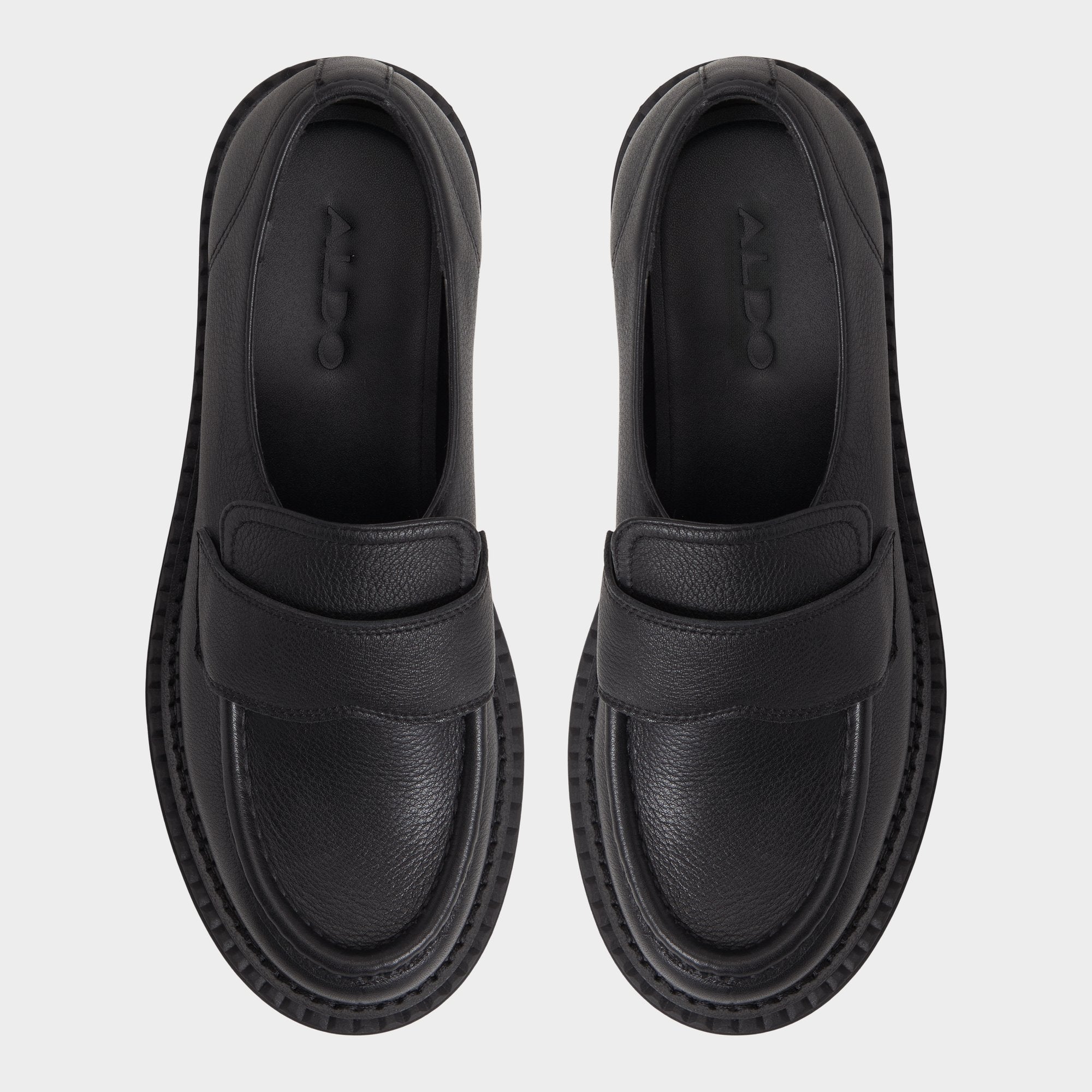Miravella in Black - Loafer, Lug sole