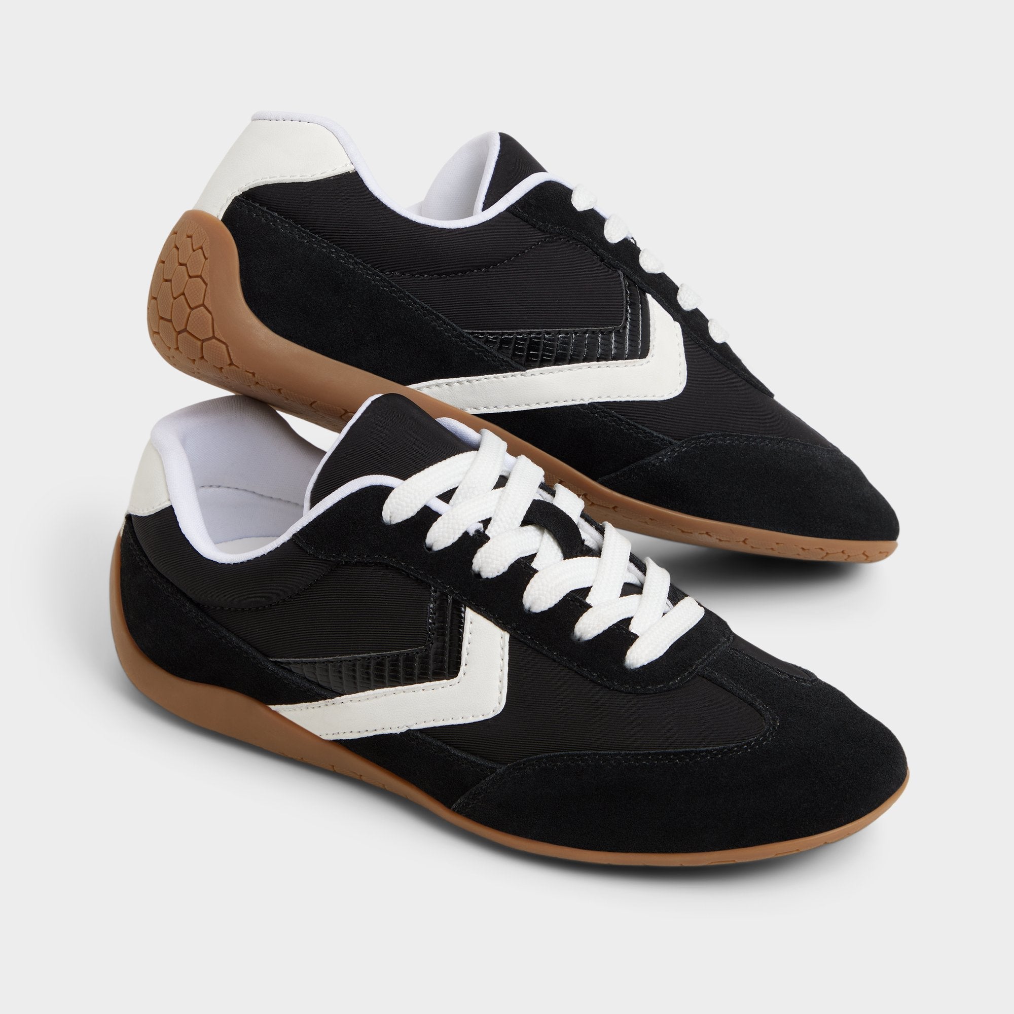 Coolchic in Black - Jogger sneaker