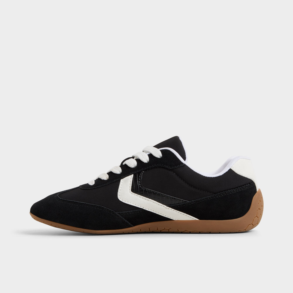 Coolchic in Black - Jogger sneaker