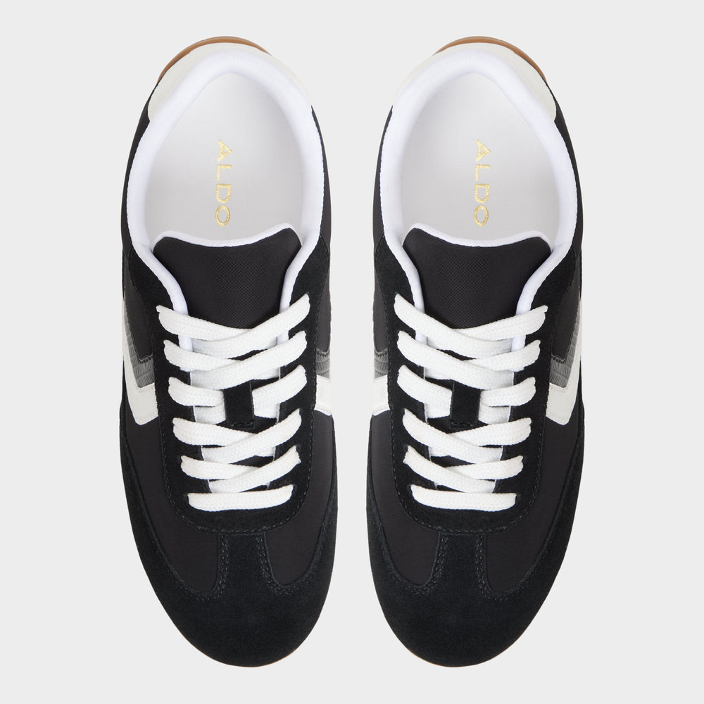 Coolchic in Black - Jogger sneaker