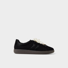 Chicsneaker2 in Black Black - Low top sneaker, Cup sole