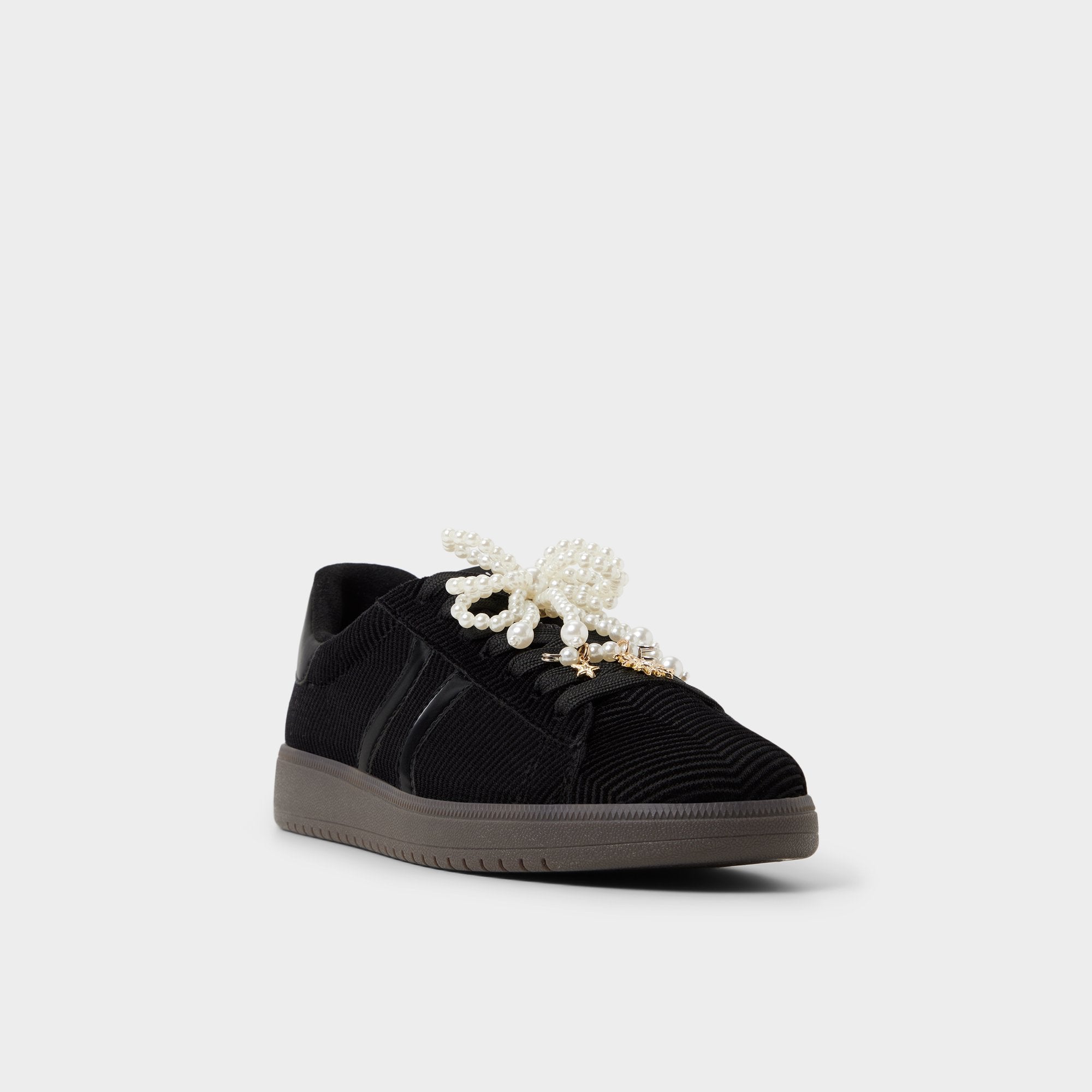 Chicsneaker2 in Black Black - Low top sneaker, Cup sole