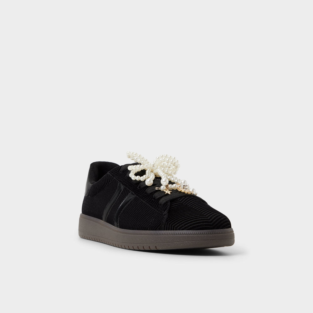 Chicsneaker2 in Black Black - Low top sneaker, Cup sole