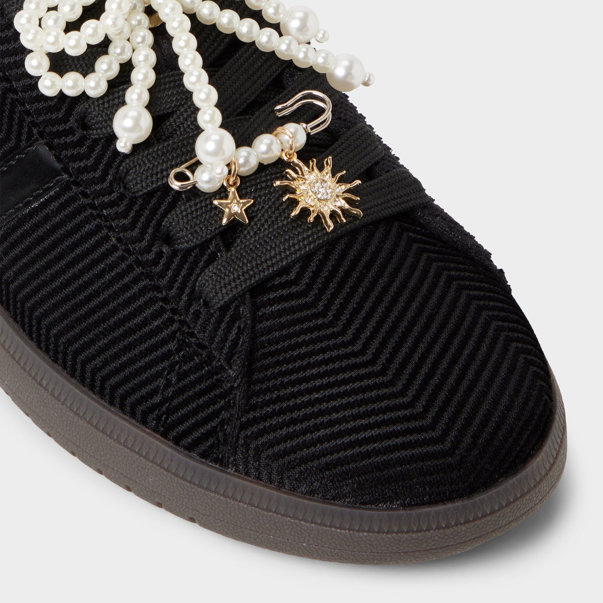 Chicsneaker2 in Black Black - Low top sneaker, Cup sole