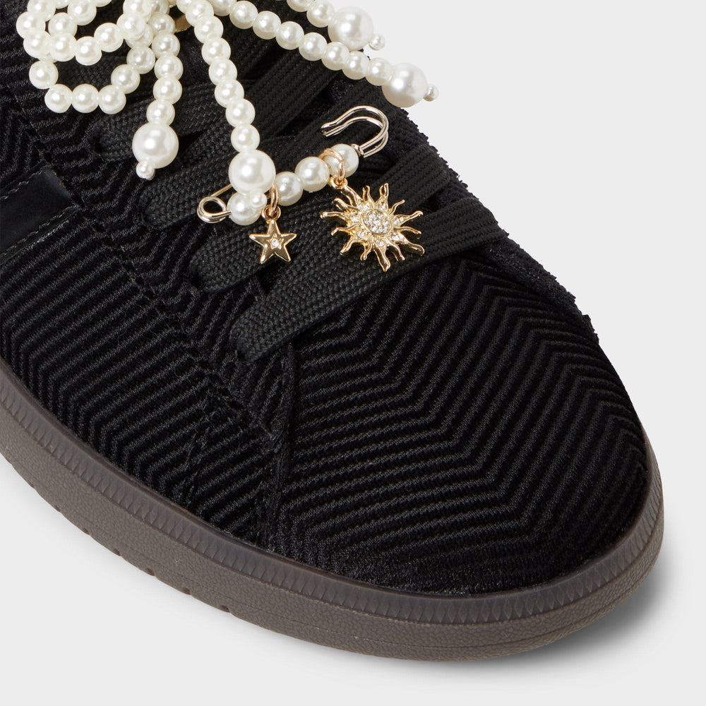 Chicsneaker2 in Black Black - Low top sneaker, Cup sole