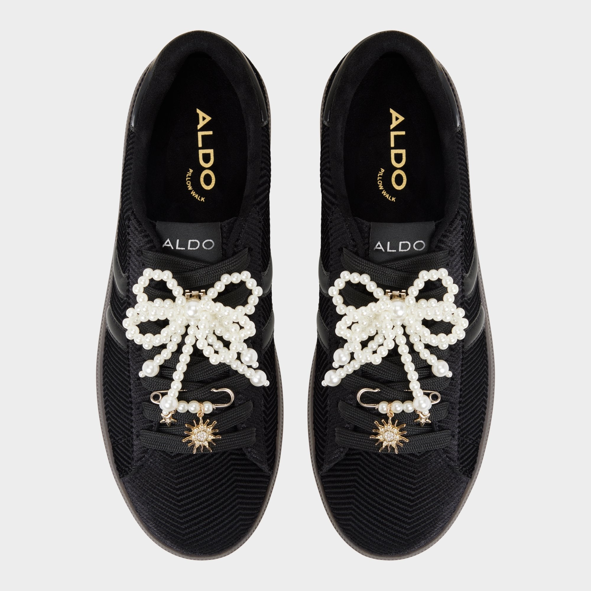 Chicsneaker2 in Black Black - Low top sneaker, Cup sole