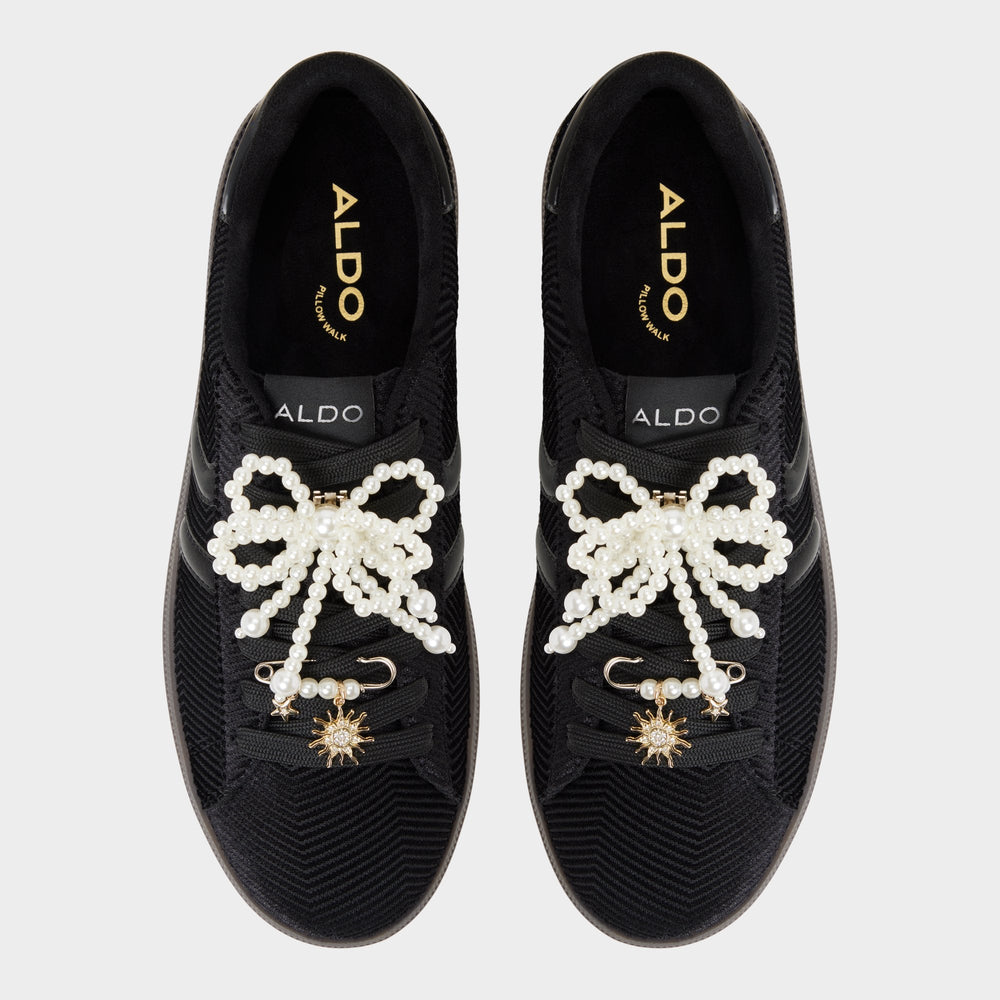 Chicsneaker2 in Black Black - Low top sneaker, Cup sole