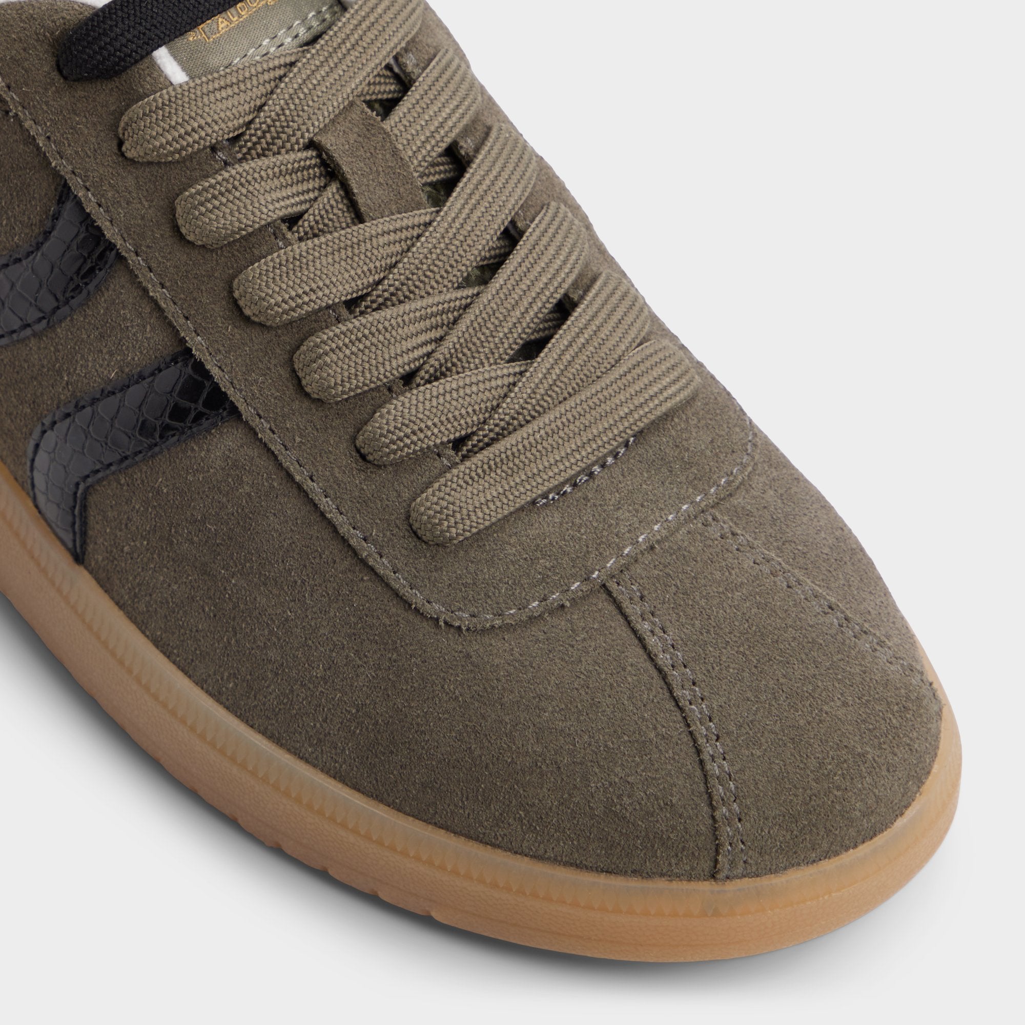 Chicsneaker in Olive - Low top sneaker, Cup sole