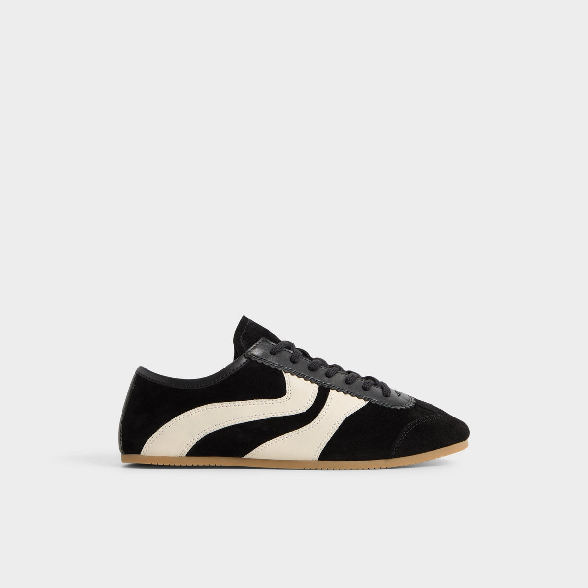 Adrelya in Black - Jogger sneaker, Jogger sole