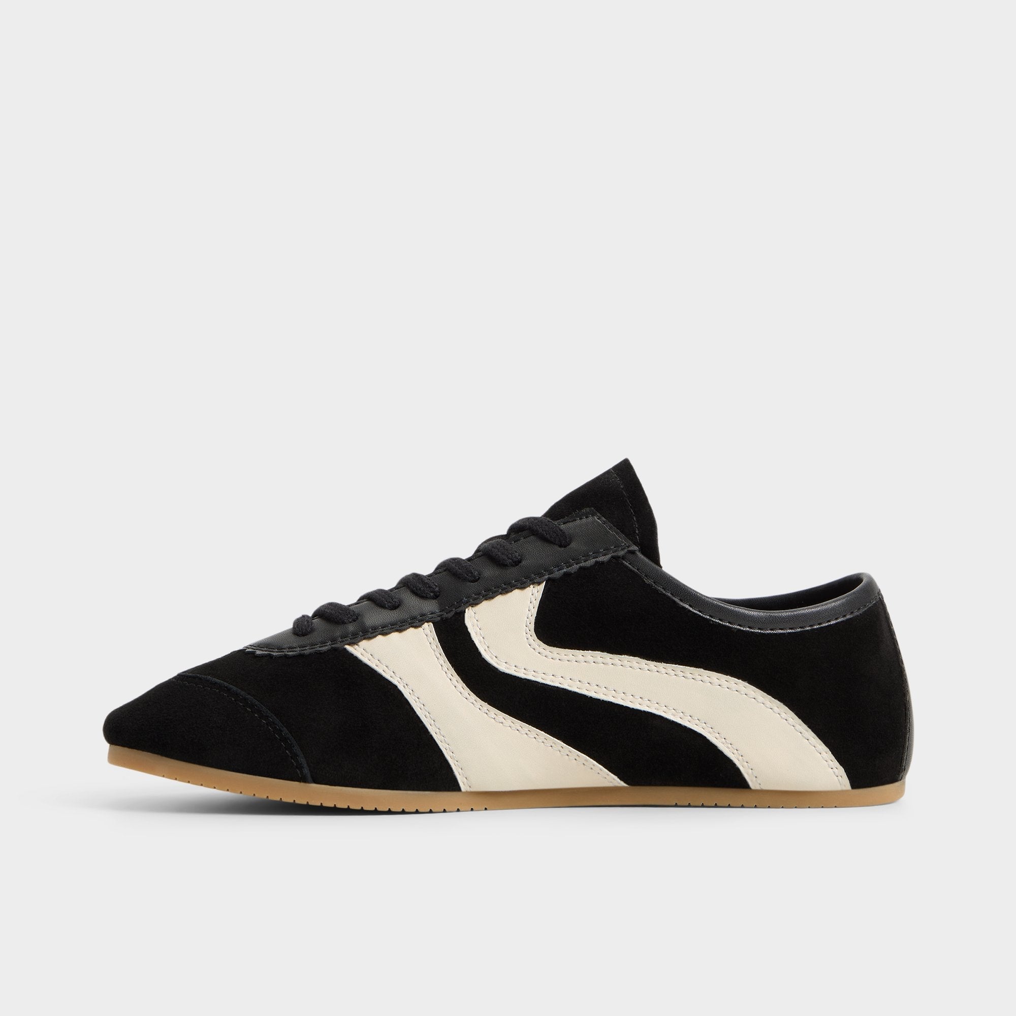 Adrelya in Black - Jogger sneaker, Jogger sole