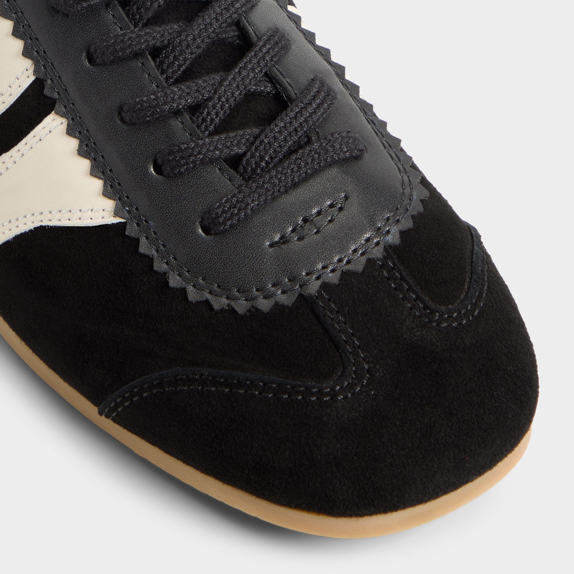 Adrelya in Black - Jogger sneaker, Jogger sole