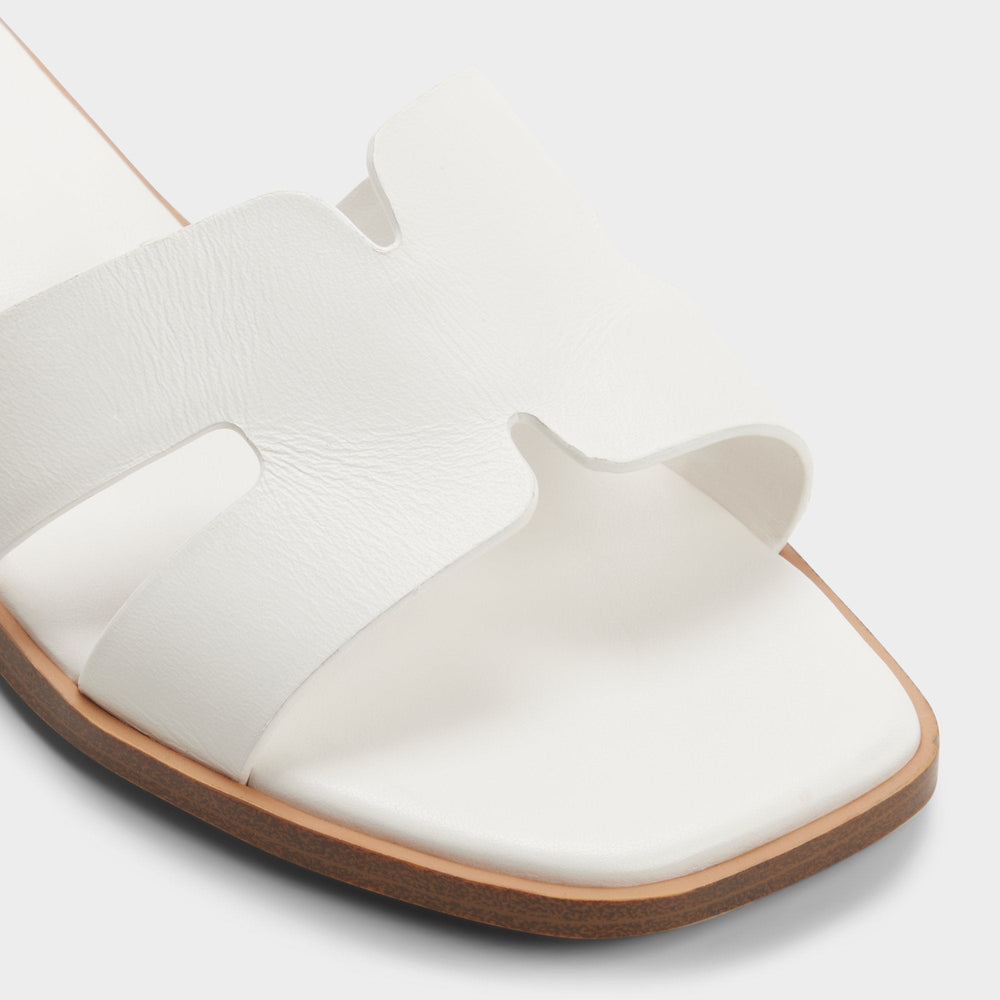 Itsandalb in White - Slide sandal