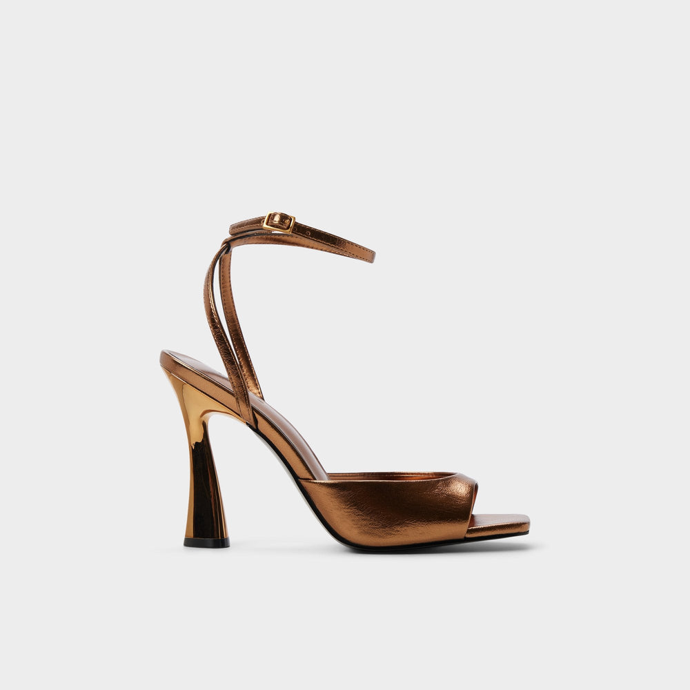 Alisonn in Bronze -