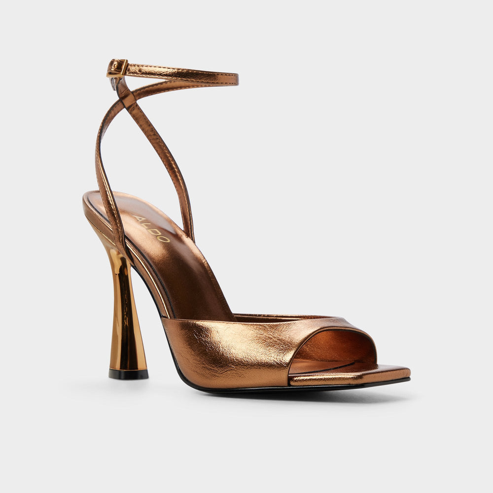Alisonn in Bronze -