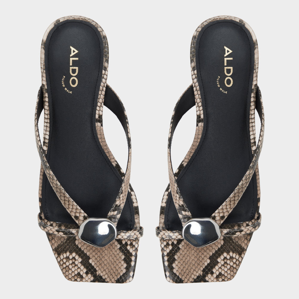 Iliria White/Black Women's Flats - Slide sandal