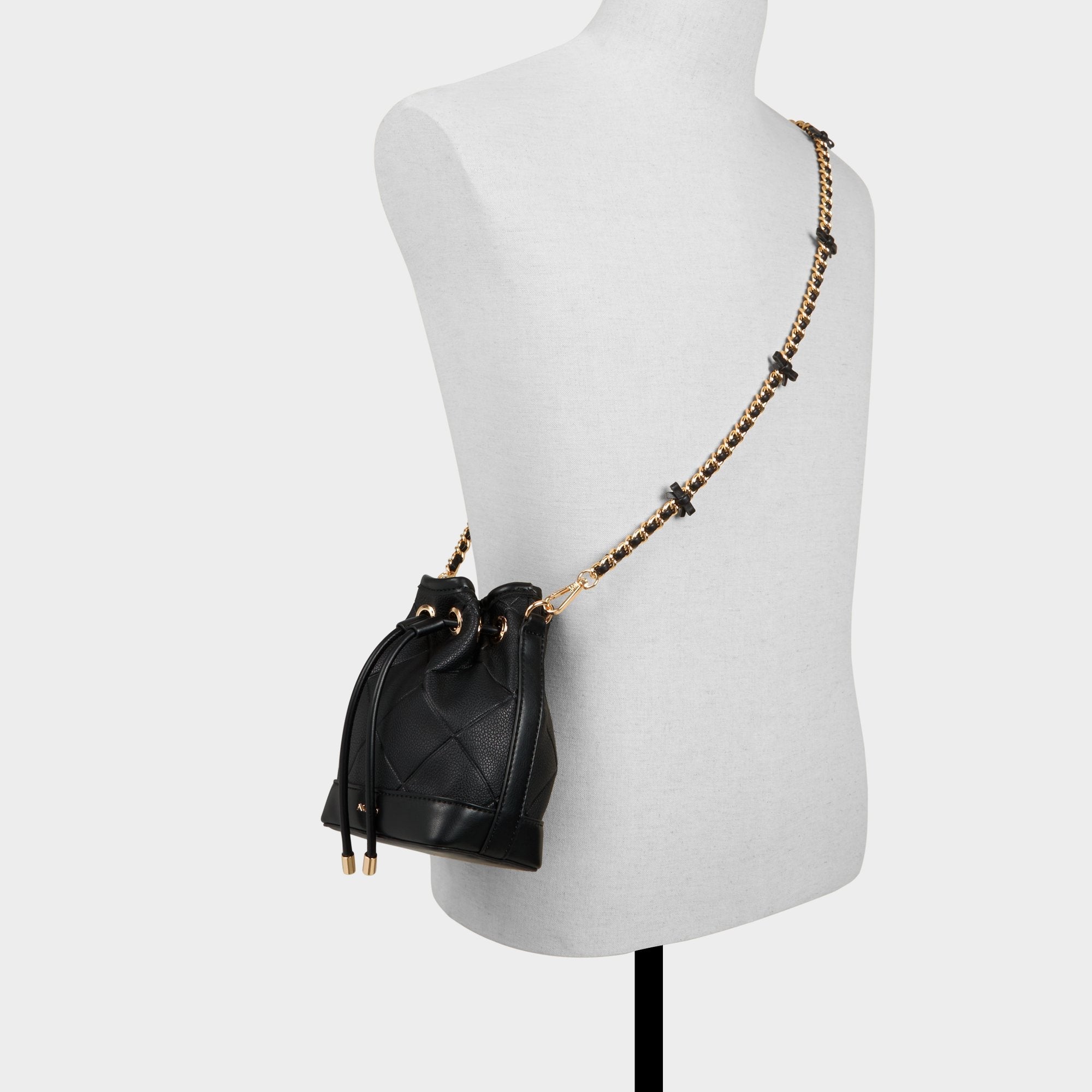 Elynnaa in Black - Bucket bag