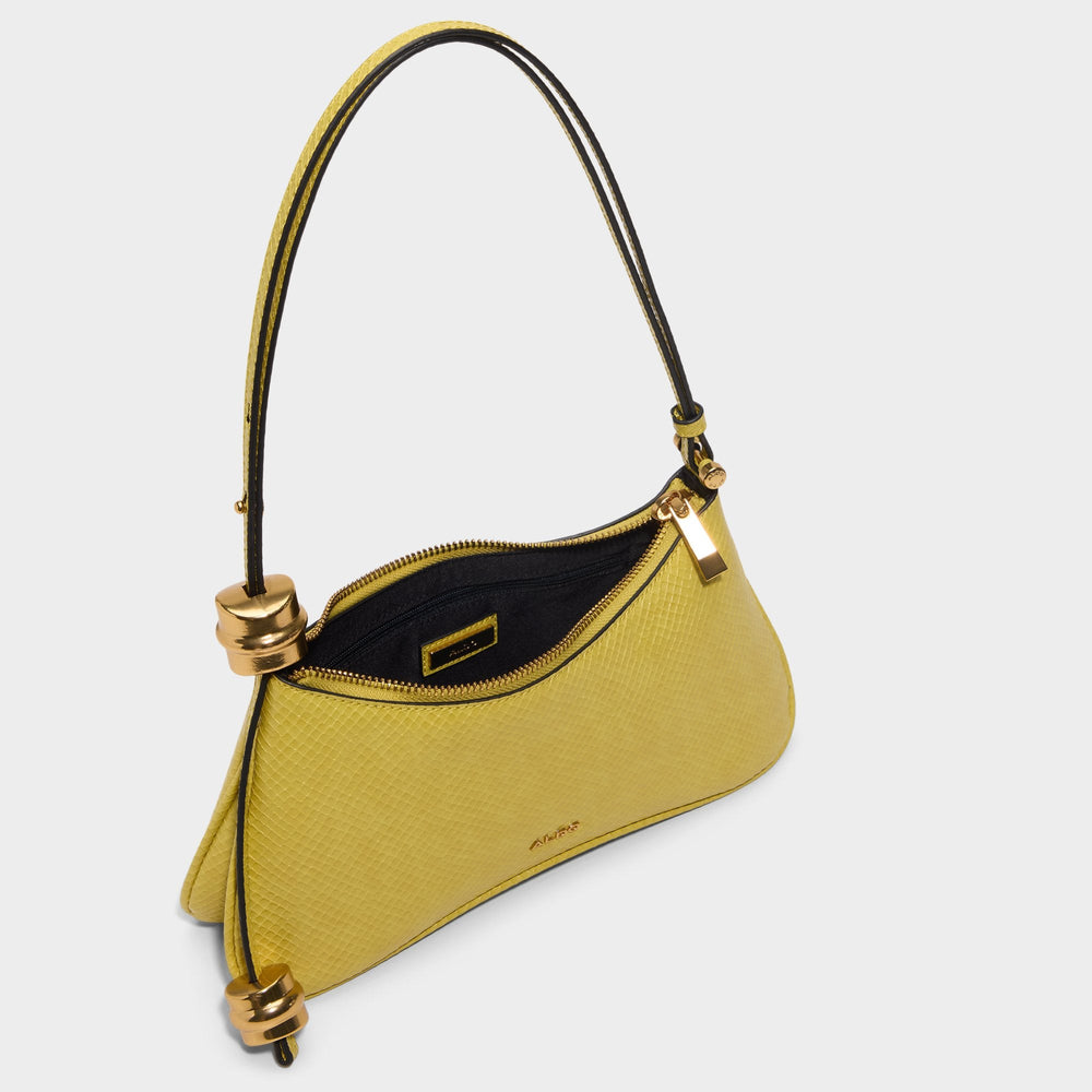 Amelliee in Yellow -