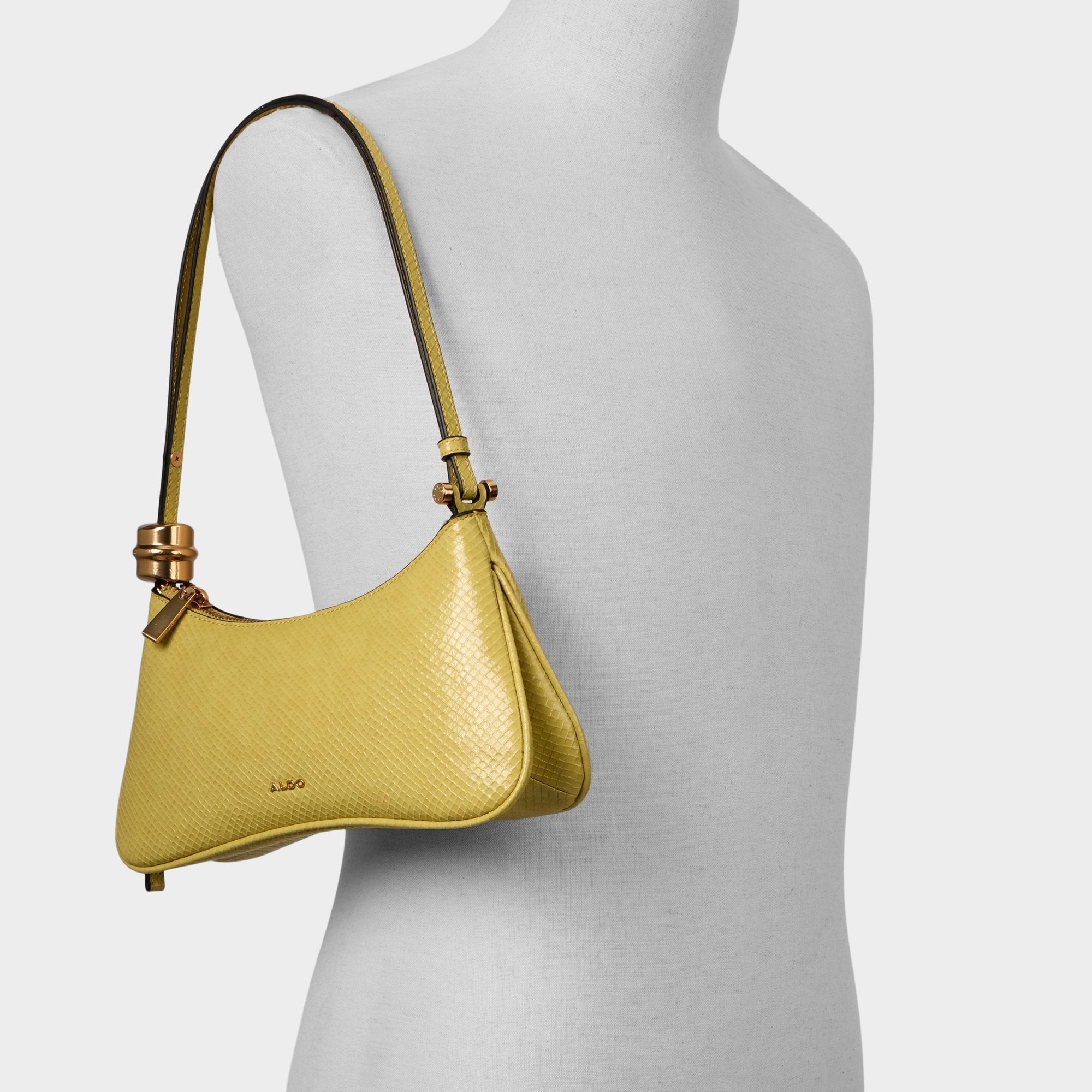 Amelliee in Yellow -