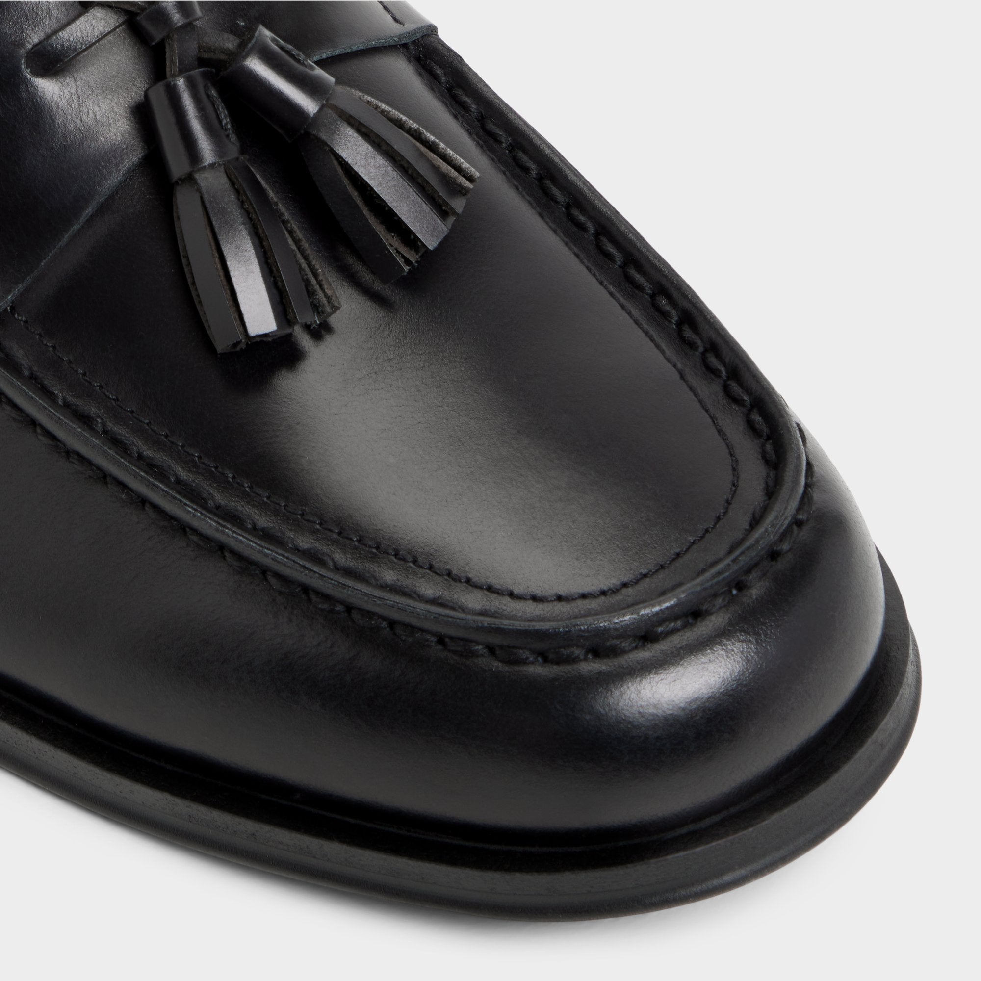 Lionel in Black - Loafer
