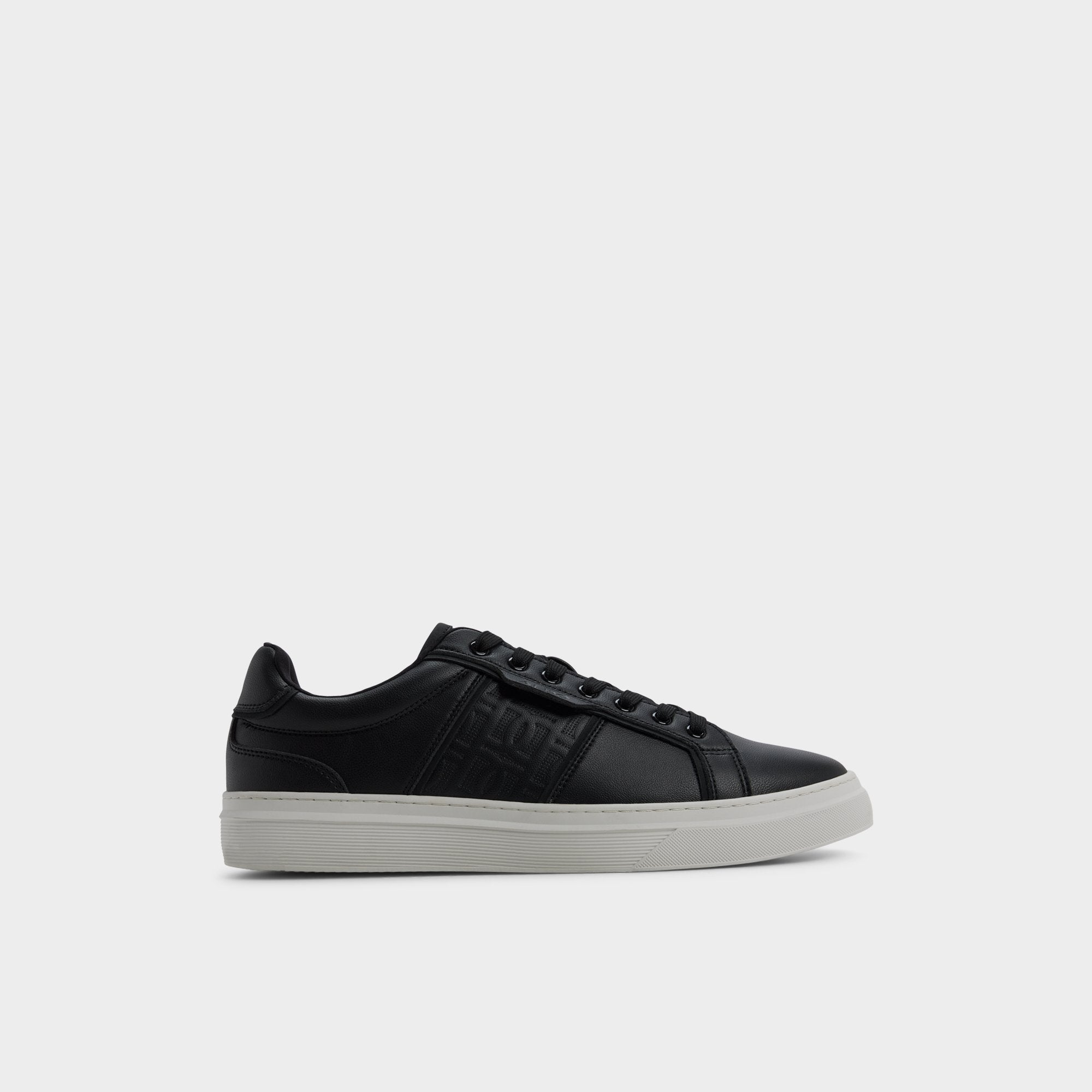 Courtline in Black Black 14253819 - Low top sneaker, Cup sole