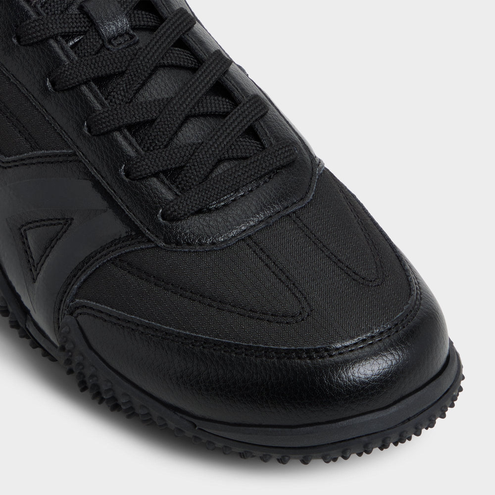 Drive in Black - Low top sneaker