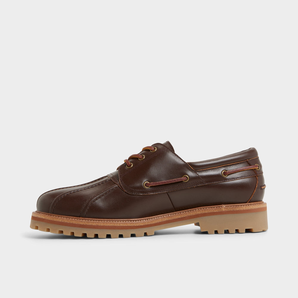 Finn in Medium Brown - Boat shoe, Lug sole