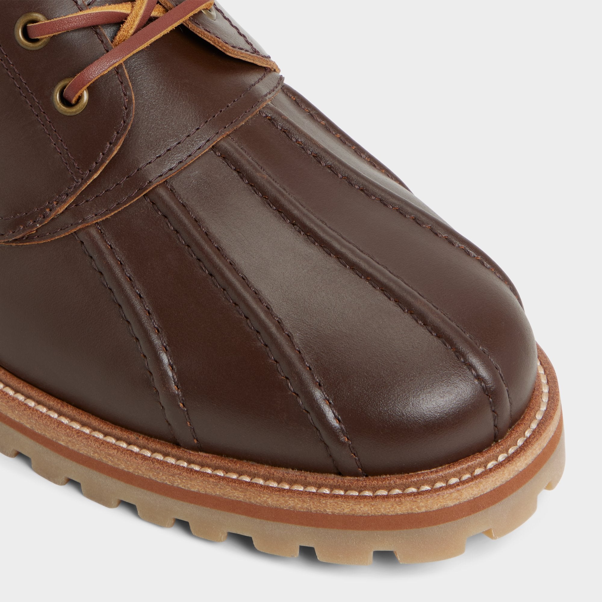 Finn in Medium Brown - Boat shoe, Lug sole