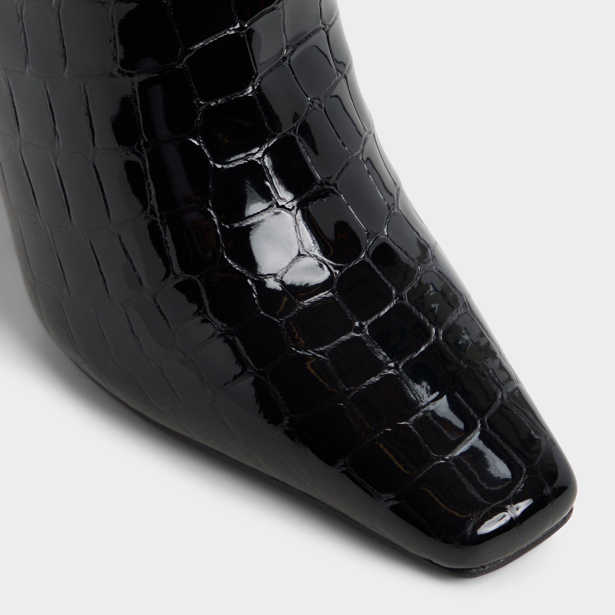 Vivienna in Black - Knee-high boot, Block heel