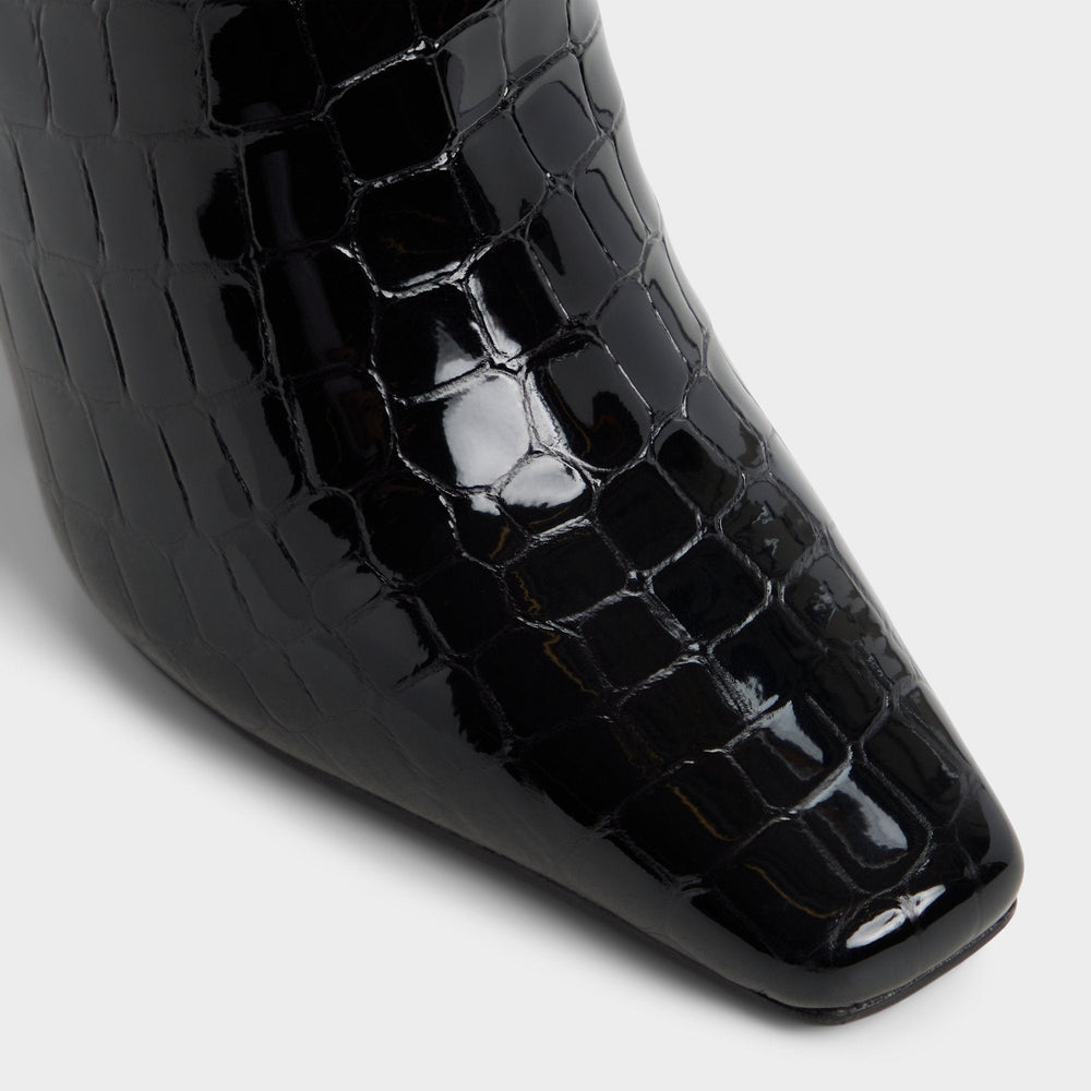 Vivienna in Black - Knee-high boot, Block heel